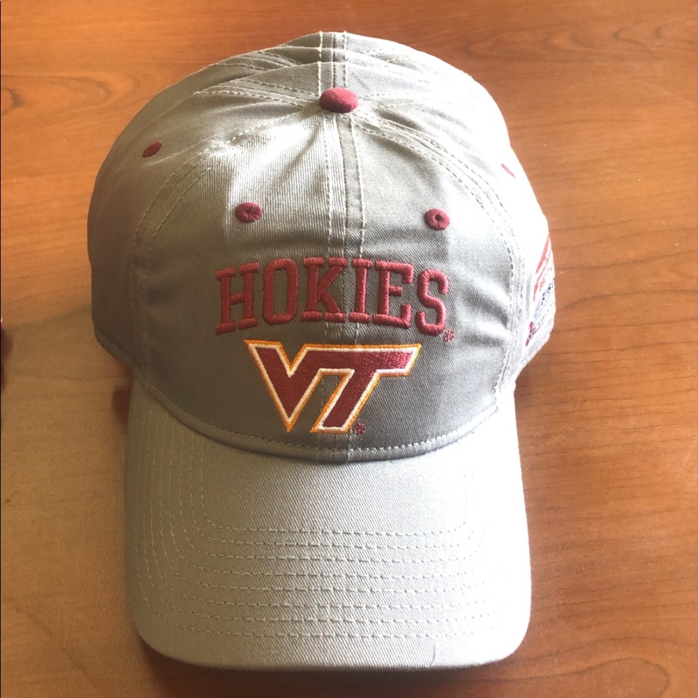 9 dollars Hokies vt hats
Pilot flying hat